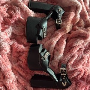 LAMODA SIZE NINE WOMENS High Demands Block Heels